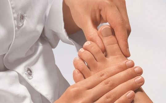 Experts check the legs for fungal infections