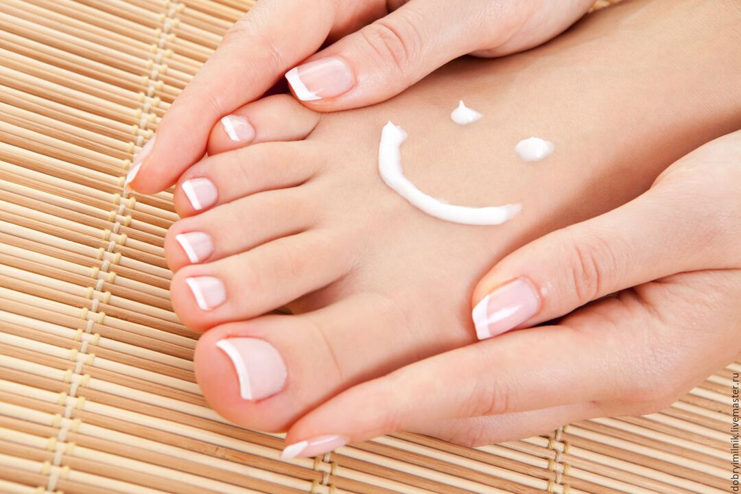 Treat toenail fungus with ointment