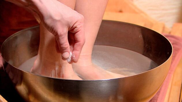 Tray for treating fungus