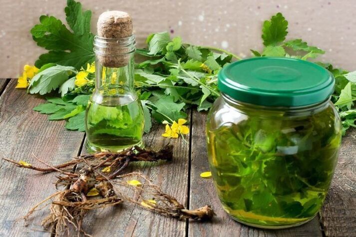 Liquid Celandine Fights Nail Fungus